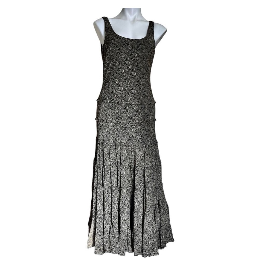 Jones NY geometric patterned tiered lined curve enhancing figure flattering maxi